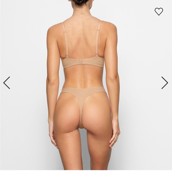 SKIMS FITS EVERYBODY
PLUNGE BRA - Picture 2 of 11